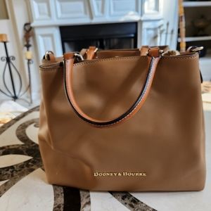 Classic Dooney & Burke leather handbag w/ dust bag